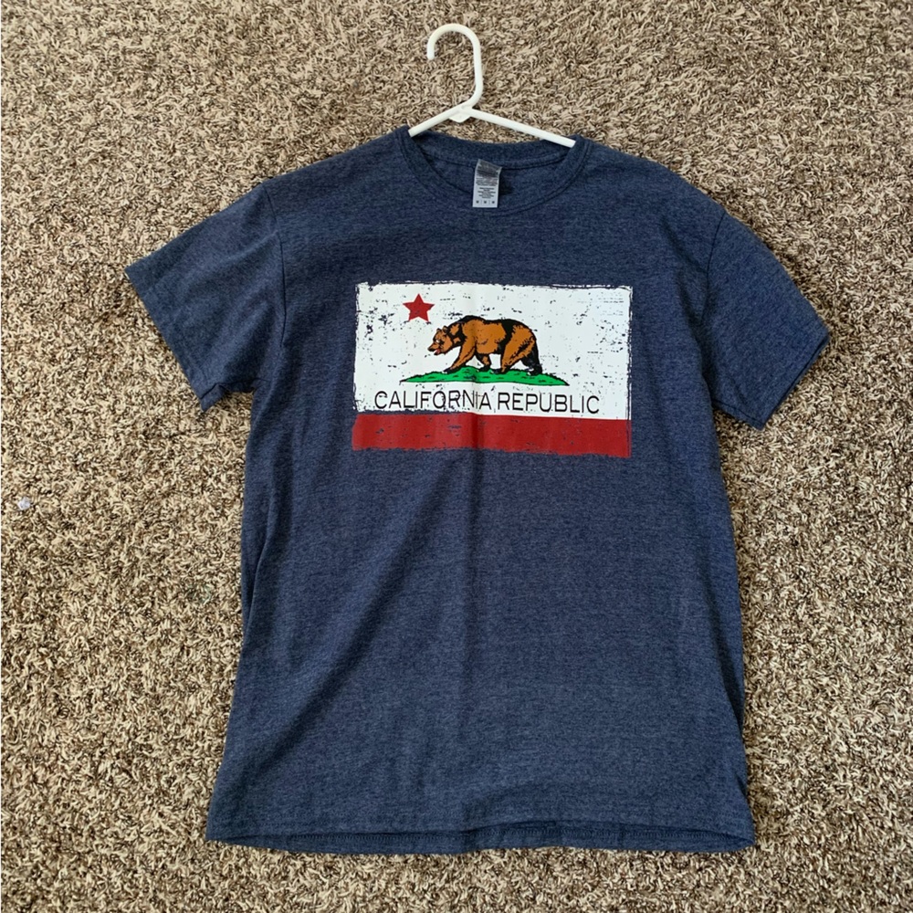 NEW California Republic Graphic Tee - Size M